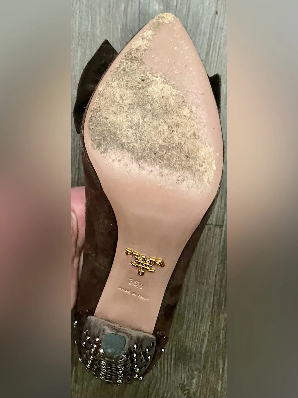 🍸 Prada Brown Suede Pointed-Toe Studded Bow Pumps 🍸